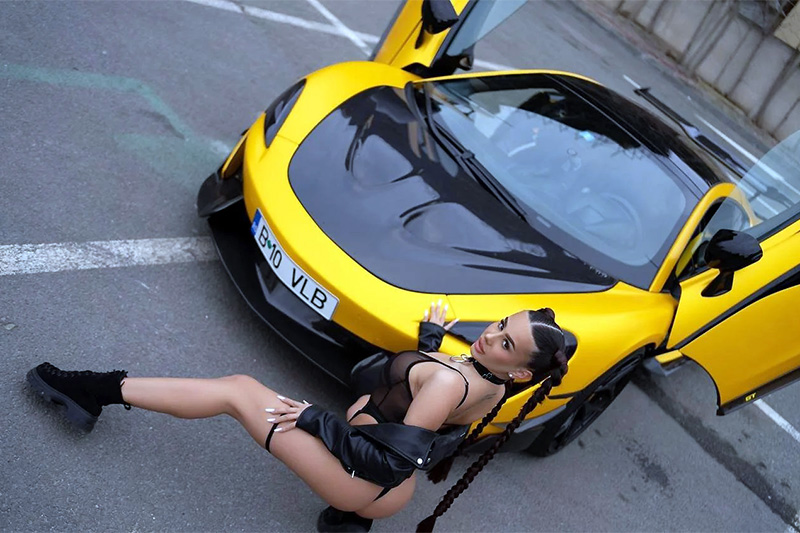 Eva_Zane
